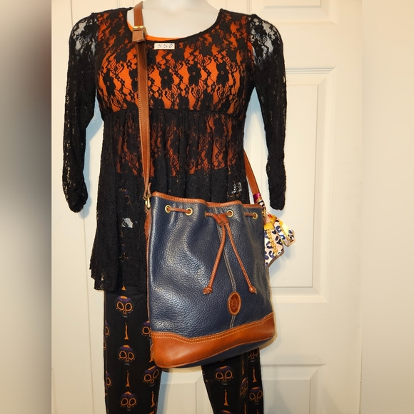 #566- Vintage Navy Blue/Tan Leather Drawstring Bucket Shoulder Bag - Picture 13 of 14